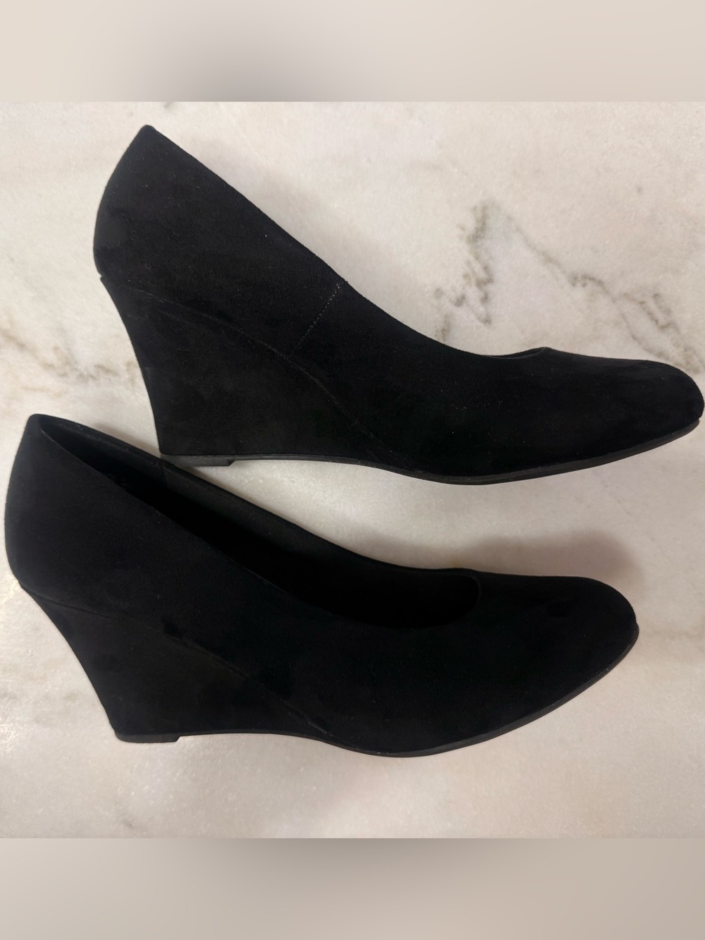 dexflex comfort Black Suede Wedge Pumps - Slip-On Style